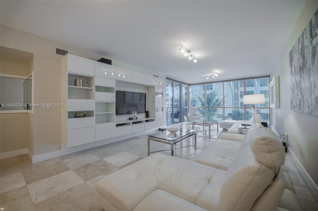 3 of 43 - 3101 S Ocean Dr 404, Hollywood, FL