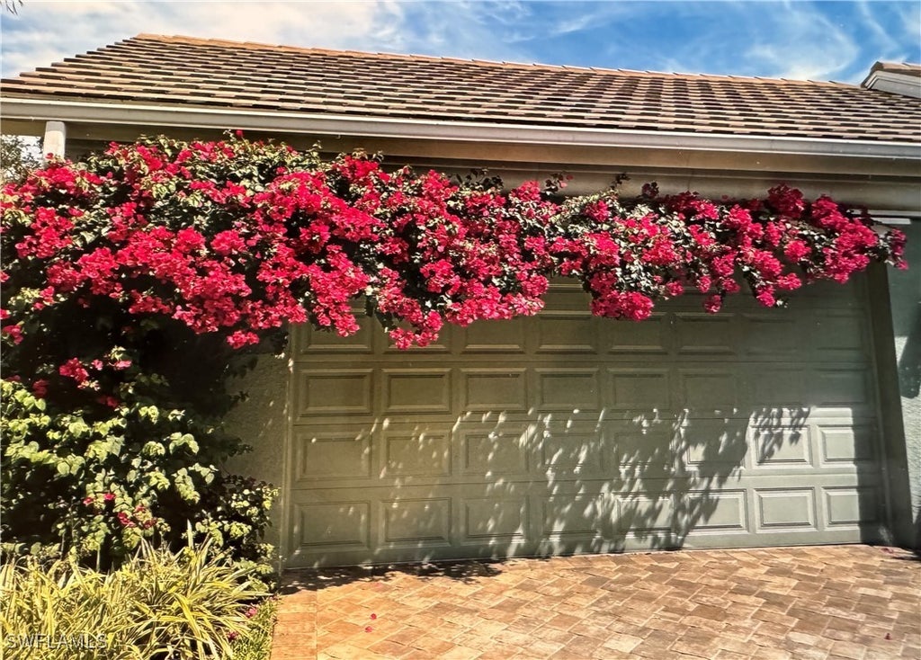12348 Wisteria Dr, Naples