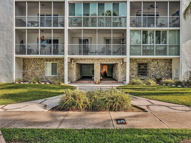 2 of 41 - 301 Sunrise Dr 1dw, Key Biscayne, FL