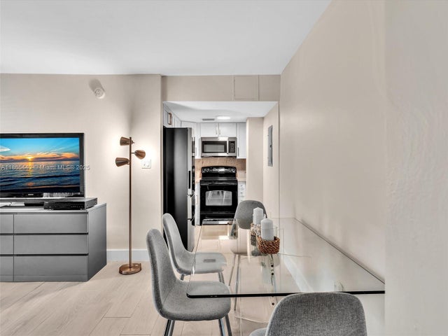 4 of 41 - 301 Sunrise Dr 1dw, Key Biscayne, FL