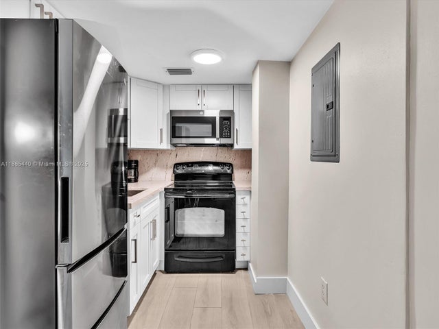 5 of 41 - 301 Sunrise Dr 1dw, Key Biscayne, FL