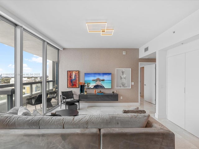 4 of 37 - 6899 Collins Ave 1010, Miami Beach, FL