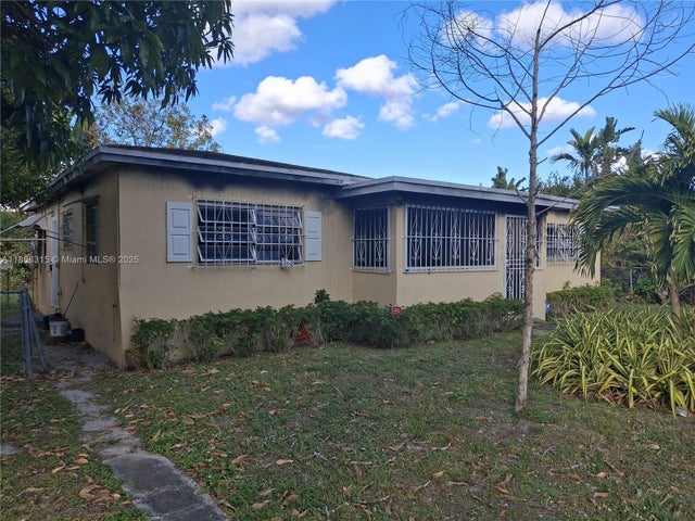 2 of 19 - 1561 Nw 131st St, Miami, FL