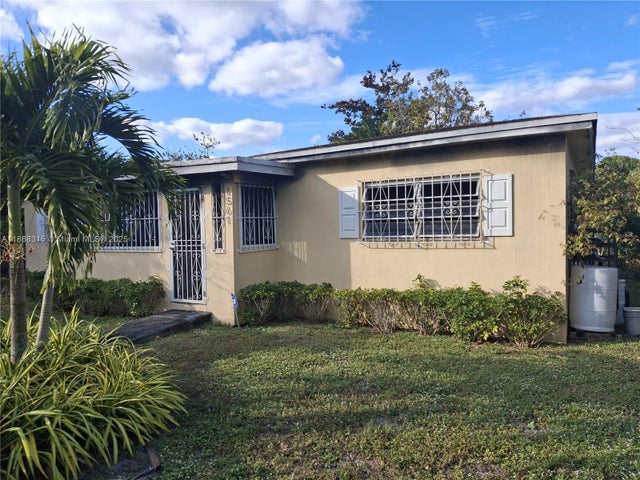 3 of 19 - 1561 Nw 131st St, Miami, FL