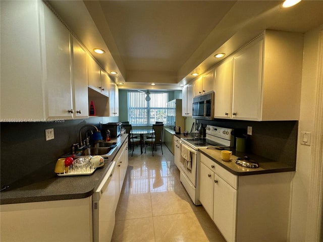 4 of 19 - 1501 S Ocean Dr 201, Hollywood, FL