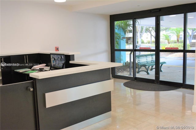 1 of 48 - 919 Hillcrest Dr 306, Hollywood, FL