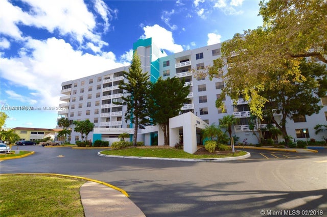 3 of 48 - 919 Hillcrest Dr 306, Hollywood, FL