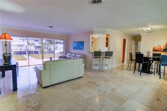 5 of 24 - 1210 Ne 83rd St, Miami, FL