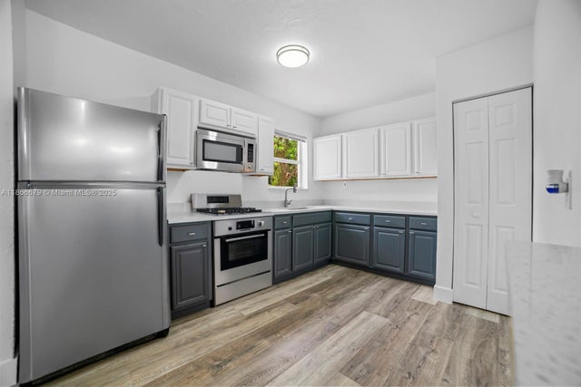 3 of 32 - 1631 Nw 12th Ct, Fort Lauderdale, FL