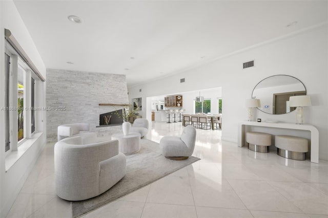 5 of 37 - 11001 Sw 64th Ave, Pinecrest, FL