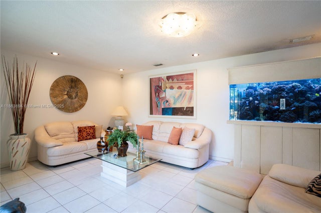 4 of 44 - 11680 Sw 92nd St, Miami, FL