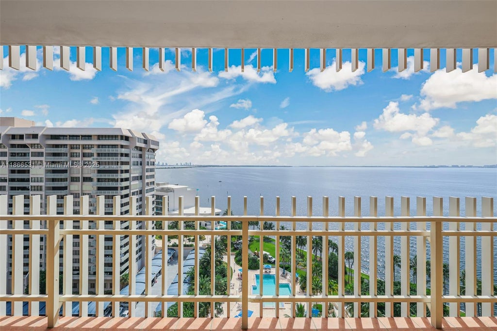 2 Grove Isle Dr B1603, Miami