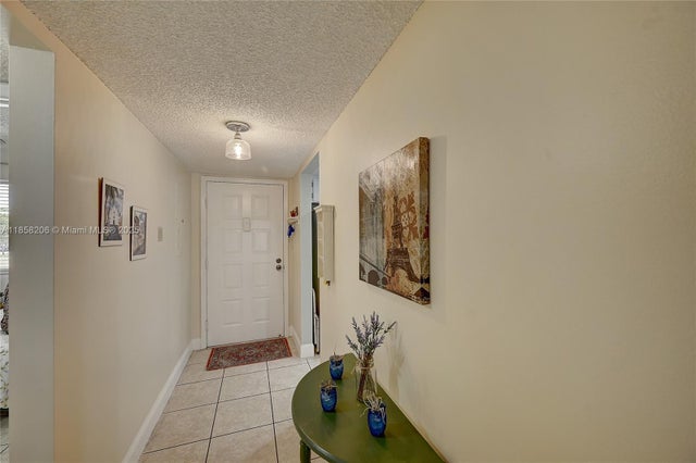 2 of 30 - 3186 Via Poinciana 203, Lake Worth, FL