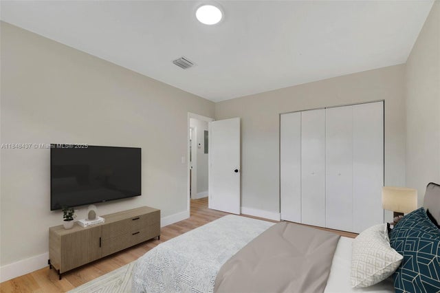 3 of 31 - 840 Nw 39th St, Oakland Park, FL