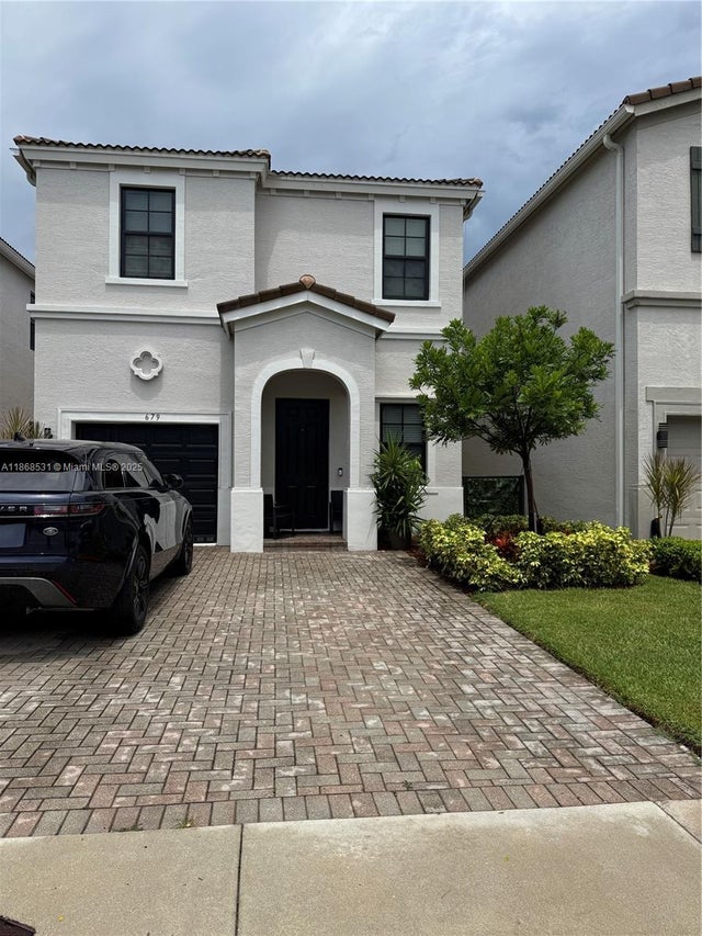 1 of 4 - 679 Ne 193rd St, Miami, FL