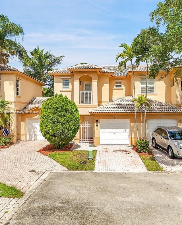 884 Nw 170th Ter, Pembroke Pines