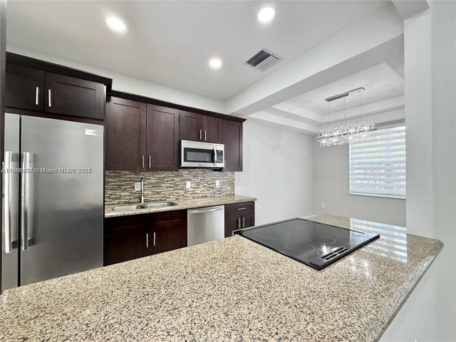 5 of 53 - 884 Nw 170th Ter, Pembroke Pines, FL