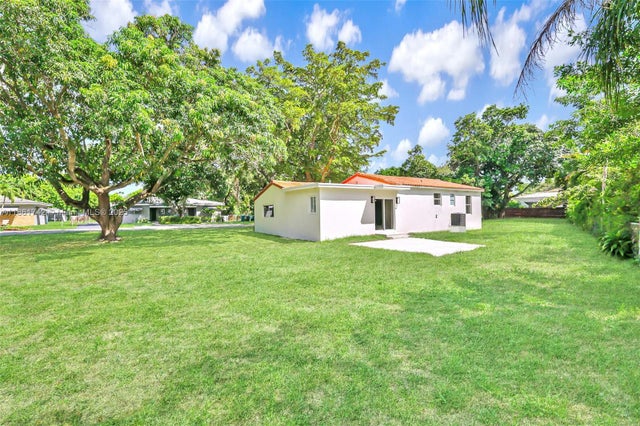 5 of 43 - 11320 Ne 11th Pl, Biscayne Park, FL