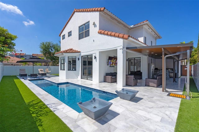 1 of 60 - 1005 Nw 100th Ave, Miami, FL