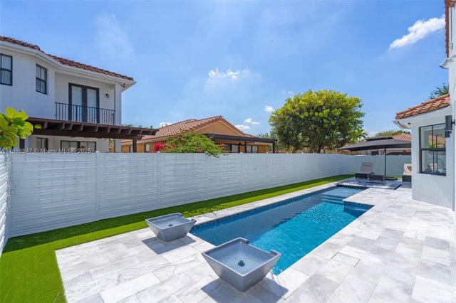 2 of 60 - 1005 Nw 100th Ave, Miami, FL