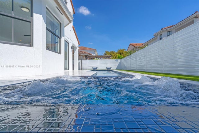 3 of 60 - 1005 Nw 100th Ave, Miami, FL