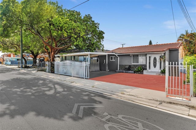 3 of 25 - 690 Se 8th St, Hialeah, FL