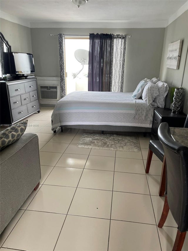 5 of 10 - 7904 West Dr 215, North Bay Village, FL