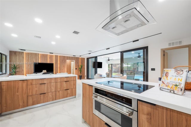 4 of 29 - 2020 Ne 54th, Fort Lauderdale, FL