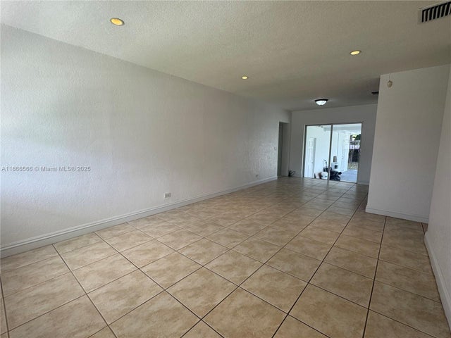 5 of 34 - 105 E 55th St, Hialeah, FL