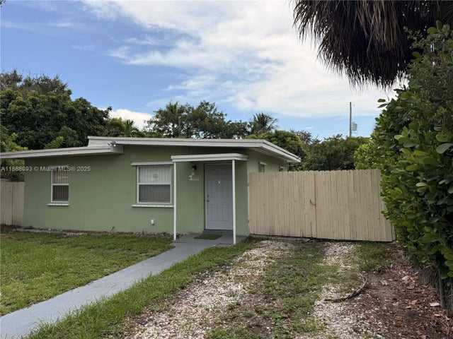 1 of 20 - 1060 Nw 121st St, North Miami, FL