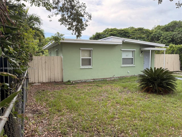 2 of 20 - 1060 Nw 121st St, North Miami, FL