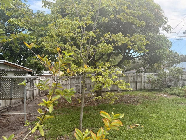 5 of 20 - 1060 Nw 121st St, North Miami, FL