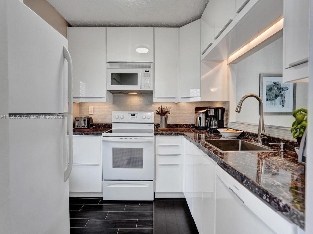 5102 Nw 36th St 511, Lauderdale Lakes