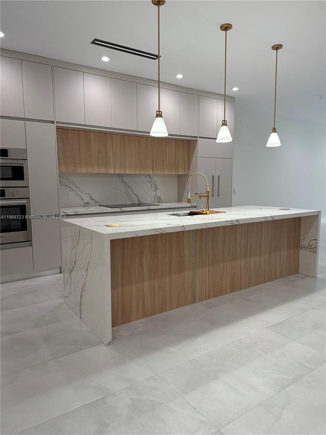 2 of 12 - 308 Ne 14th Ave A, Fort Lauderdale, FL