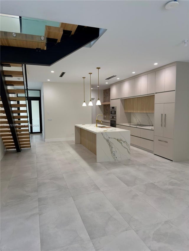 3 of 12 - 308 Ne 14th Ave A, Fort Lauderdale, FL