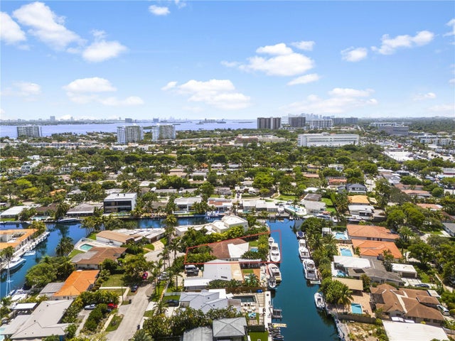 2 of 37 - 12910 Auralia Rd, North Miami, FL