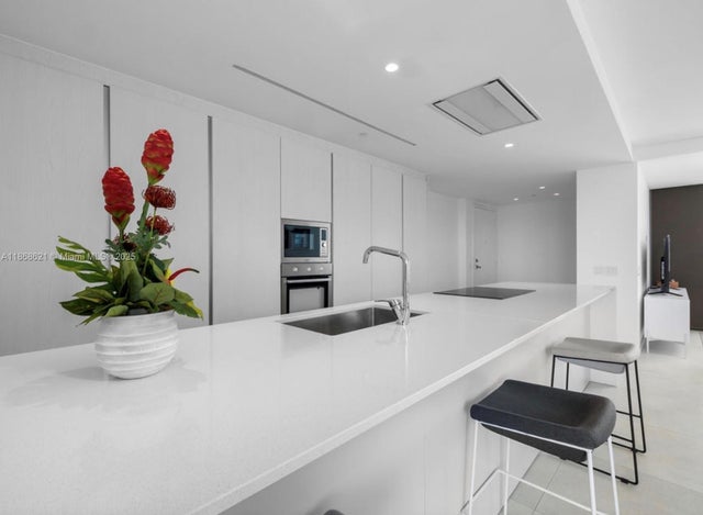 3 of 17 - 1 Nw Irausquin Blv 3a, , 