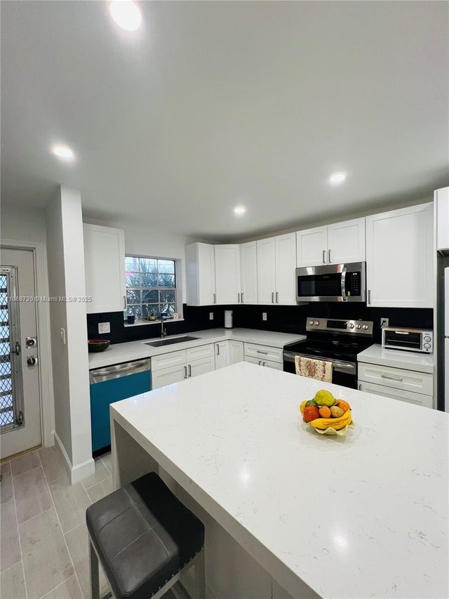 1 of 11 - 2200 Ne 36th St 3, Lighthouse Point, FL