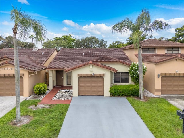 1 of 35 - 6646 Nw 175th Ter, Hialeah, FL