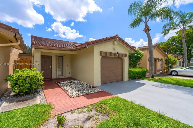 2 of 35 - 6646 Nw 175th Ter, Hialeah, FL