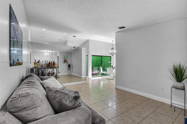 3 of 35 - 6646 Nw 175th Ter, Hialeah, FL