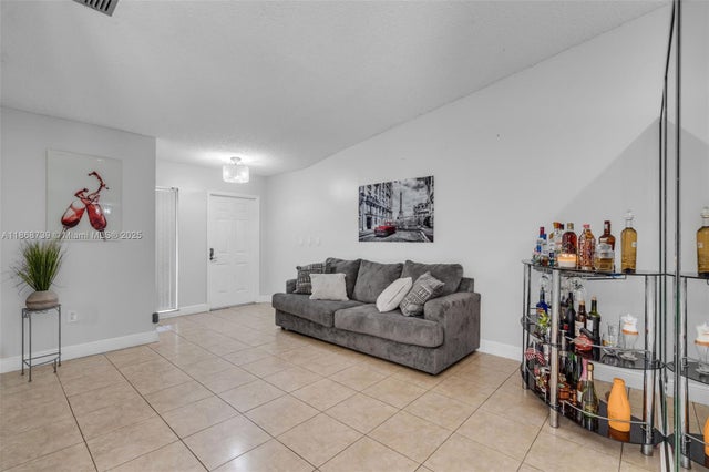 4 of 35 - 6646 Nw 175th Ter, Hialeah, FL