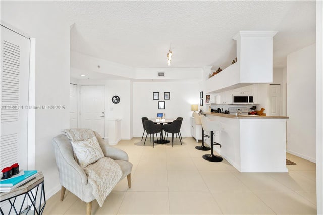 5 of 35 - 17100 N Bay Rd 1810, Sunny Isles Beach, FL