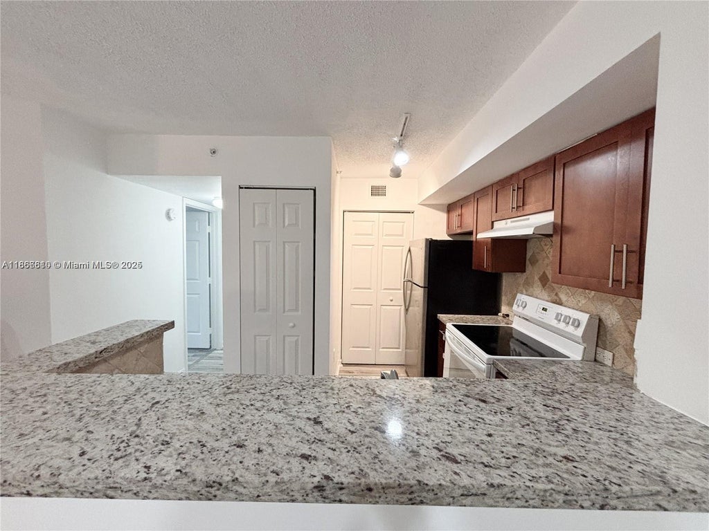 655 Sw 111th Way 201, Pembroke Pines