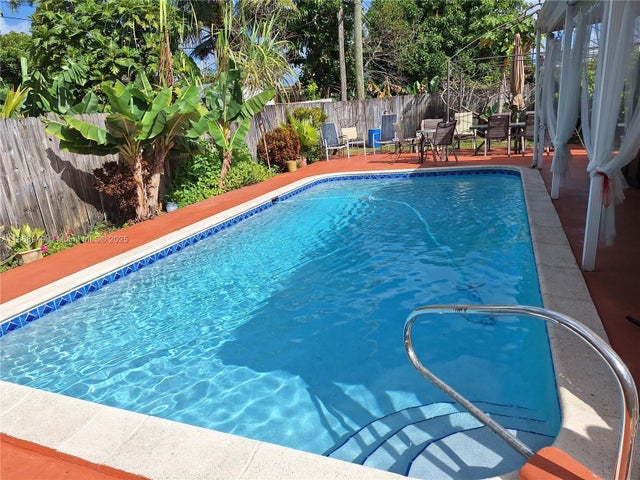 1 of 24 - 7561 Meridian St, Miramar, FL