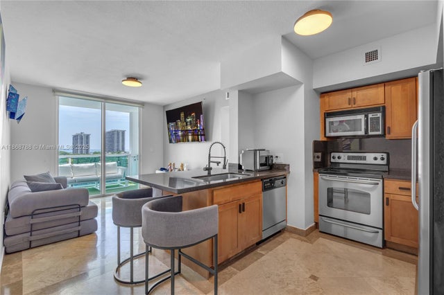 5 of 33 - 1723 Sw 2nd Ave 902, Miami, FL