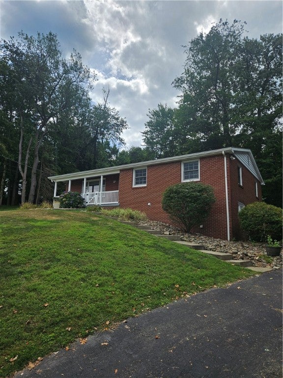 208 Robin Hood Drive, Irwin