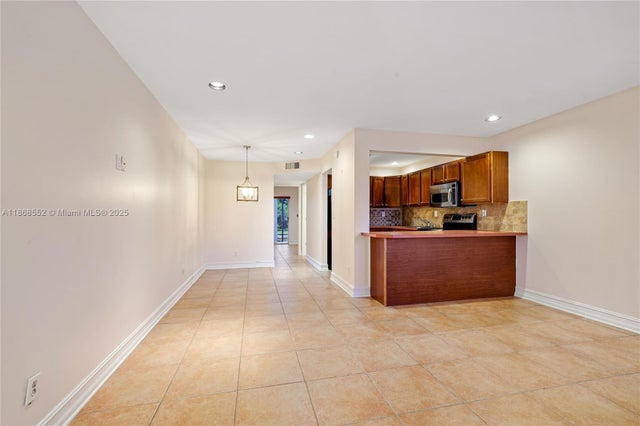 5 of 30 - 9021 Sunrise Lakes Blvd 211, Sunrise, FL