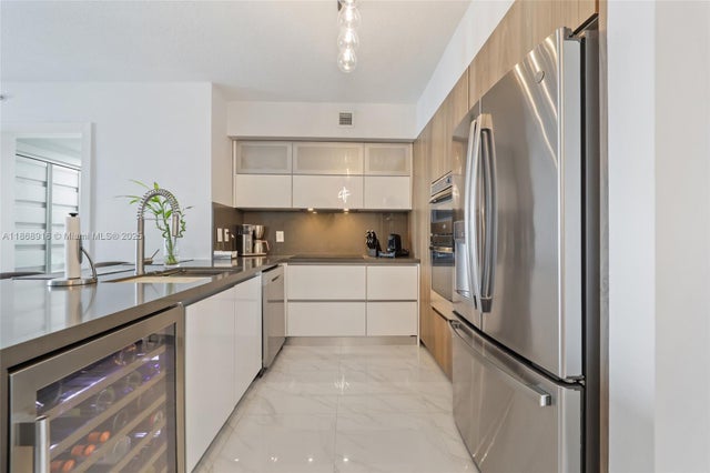 2 of 33 - 325 S Biscayne Blvd 2515, Miami, FL