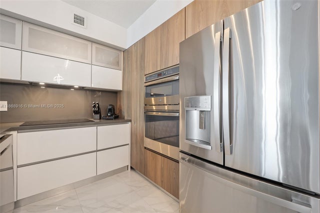 3 of 33 - 325 S Biscayne Blvd 2515, Miami, FL
